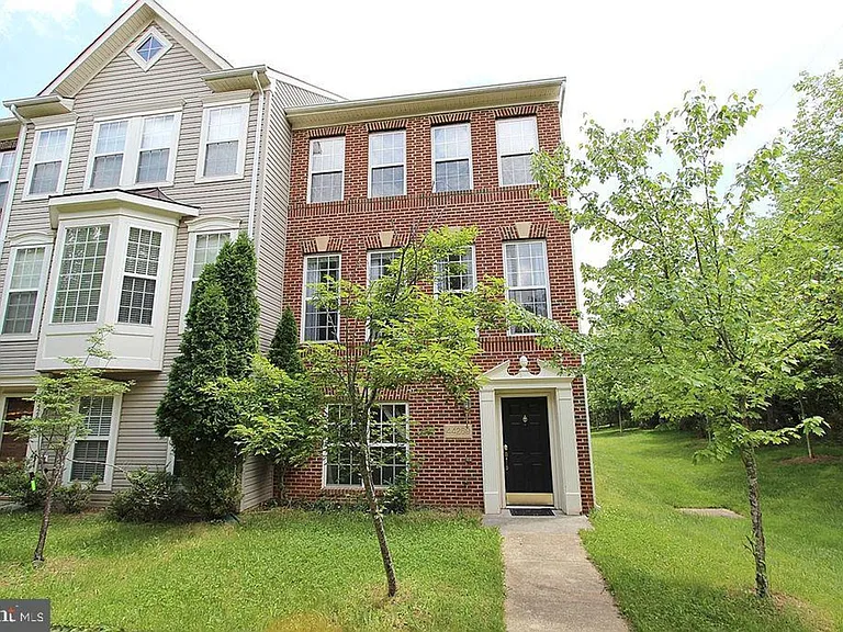 44269 Cornish Ln — Photo 1