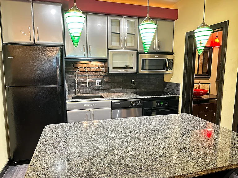 111 SE 22nd St #21 — Photo 6