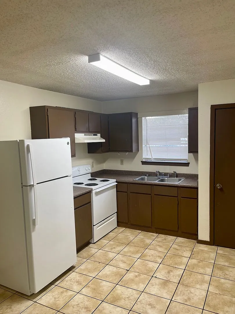 2319 Elm Park Drive; 2BR-1BA — Photo 3