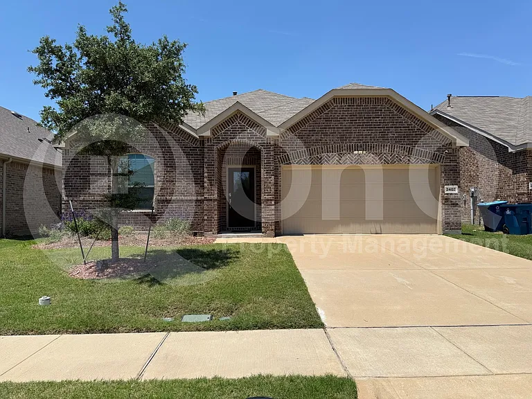 2402 Buchanan Ln — Photo 2