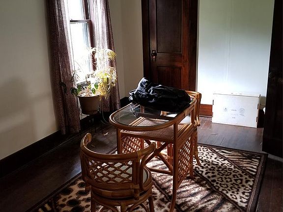 3rd image of 220 Crawford St