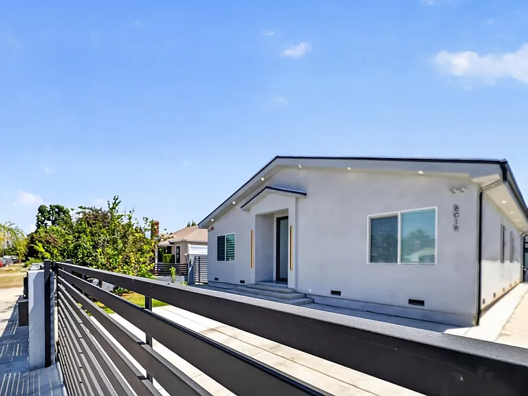 8018 Shadyglade Ave — Photo 12