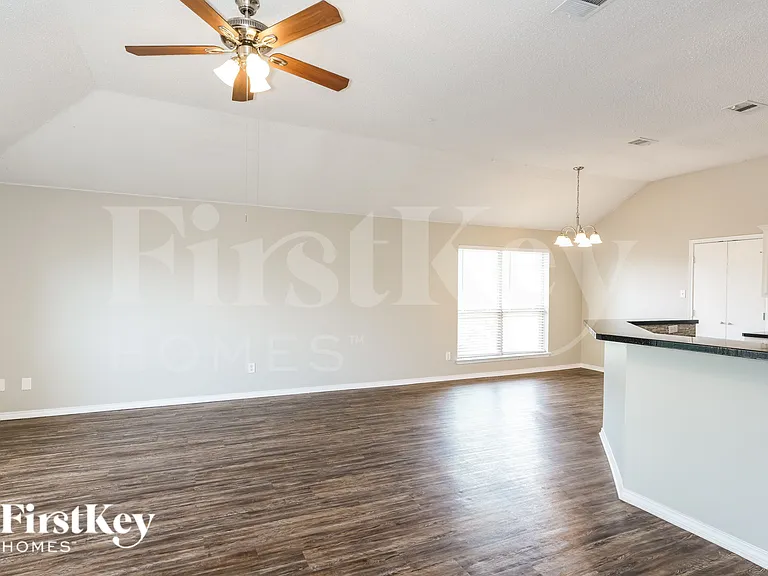 8128 Modesto Dr — Photo 4