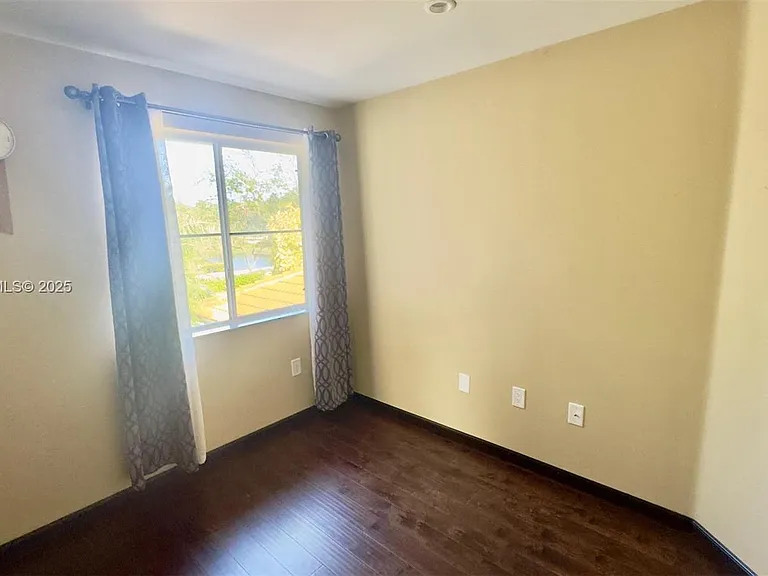 1094 Redwood St #1094 — Photo 42