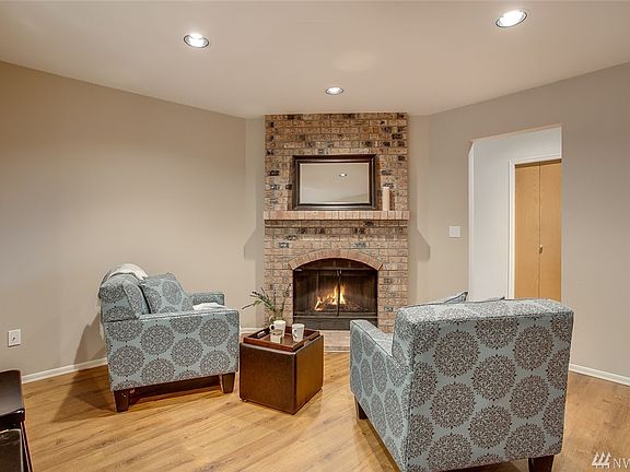 The fireplace is a gas/wood hybrid - there is a burner across the base of the fireplace and you can burn wood or add a gas log set.