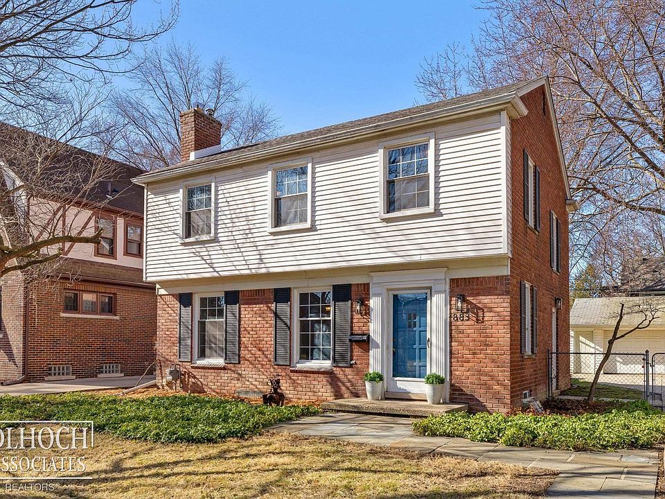 1st image of 883 Lakepointe St