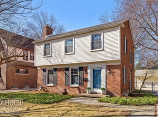 883 Lakepointe St, Grosse Pointe Park, MI 48230