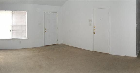 5th image of 605 E Avenue G APT B
