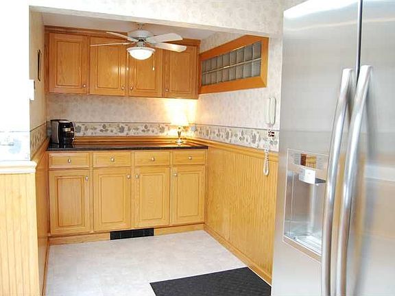 4th image of 229 Don Ave