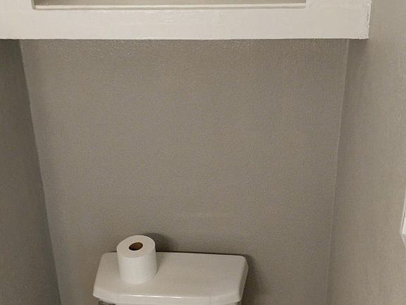 5th image of 119 S Indianapolis Ave #1