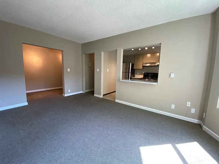 622 1st Ave W — Photo 2