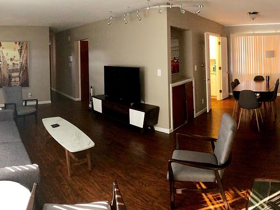 3rd image of 3082 Scottwood Rd