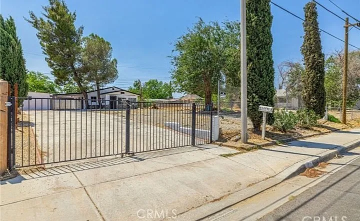 1024 W Newgrove St — Photo 1