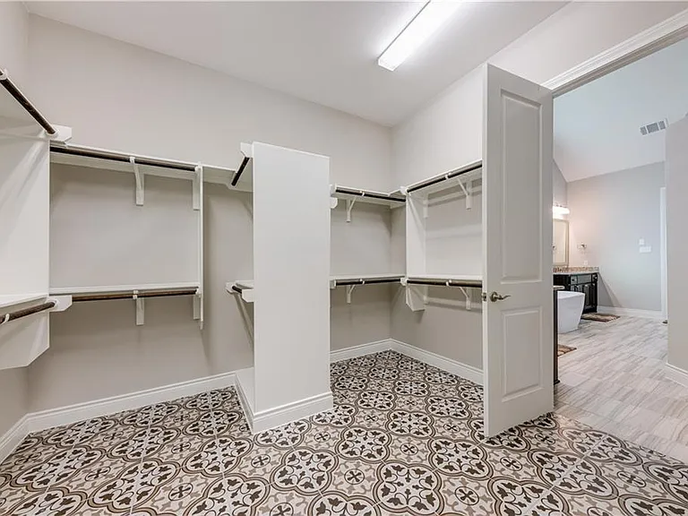 705 Campino Dr — Photo 22