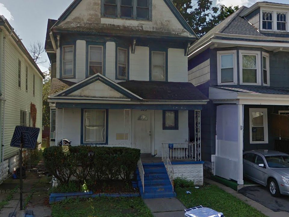 1st image of 525 Woodlawn Ave