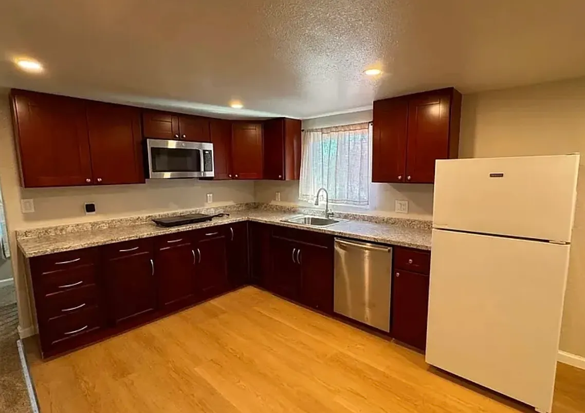 60 N Capitol Ave — Photo 2