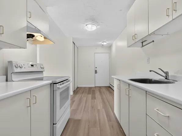 7220 Lindsay Rd #203, Richmond, BC V7C 2P5