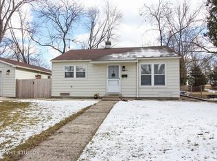 17 Golfview Rd, Lake Zurich, IL 60047