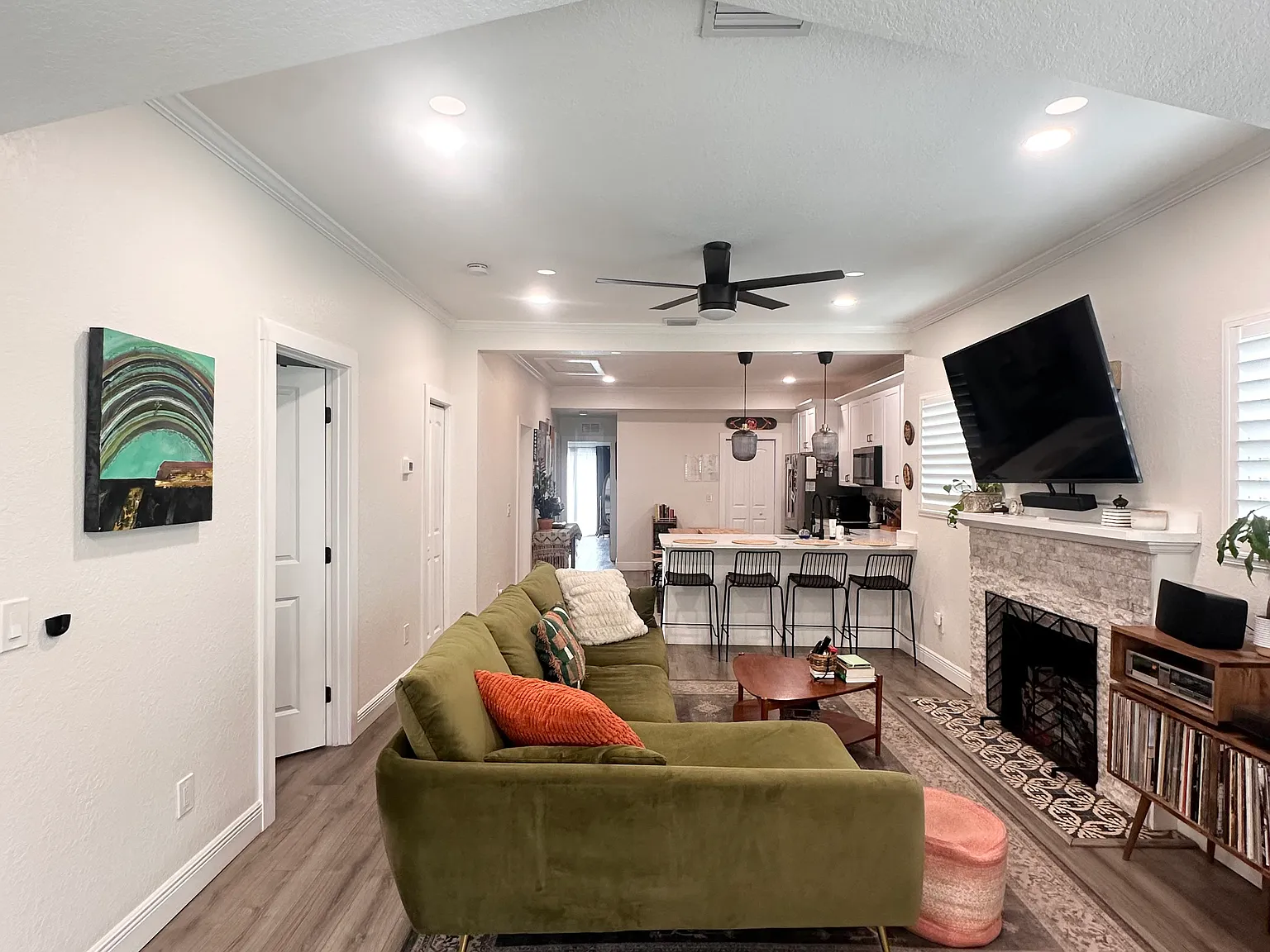 3 bed, 1378 sqft, $3,100 — Photo 3