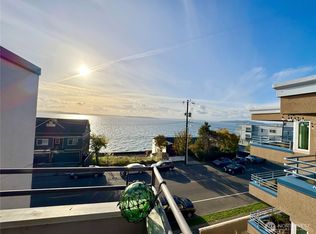 4222 Beach Dr SW APT 401, Seattle, WA 98116