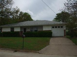 724 Chisholm Trl, Denton, TX 76209