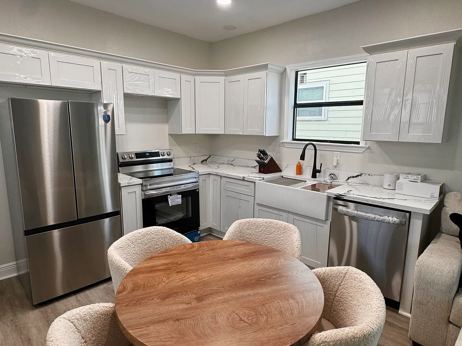 3 bed, 2200 sqft, $2,800 — Photo 3