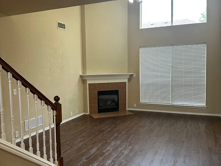 2013 Trinity Ln — Photo 3