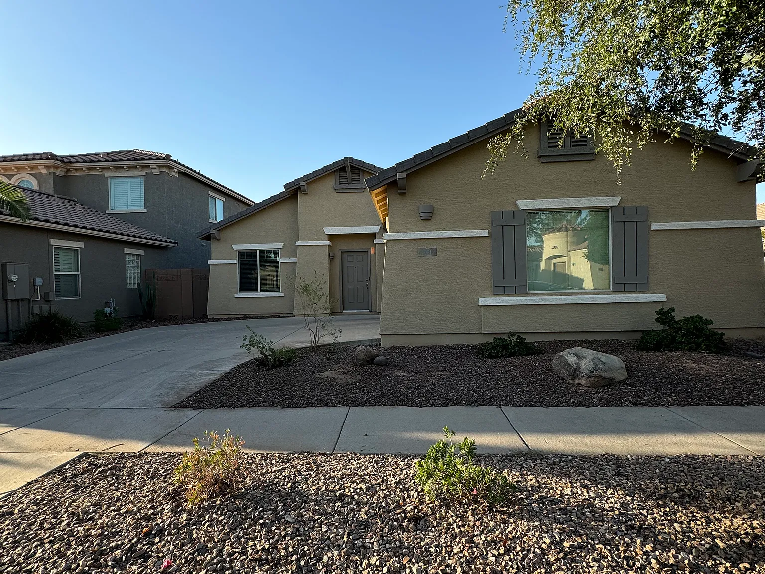 951 E Cherry Hills Dr — Photo 3