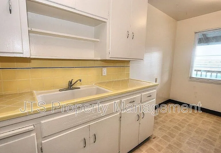 4439 V St #5 — Photo 35
