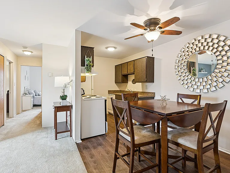 Dining Area & Kitchen