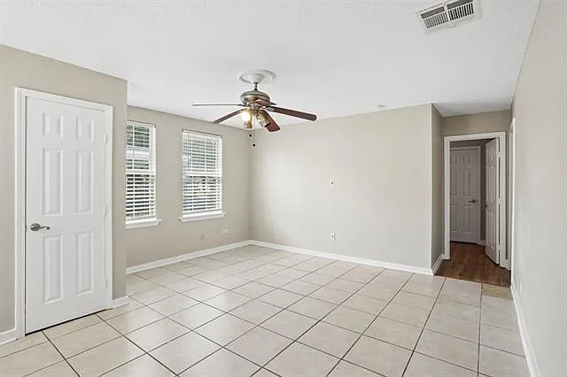 3 bed, 1.0 bath, 1065 sqft, $1,350 — Photo 4