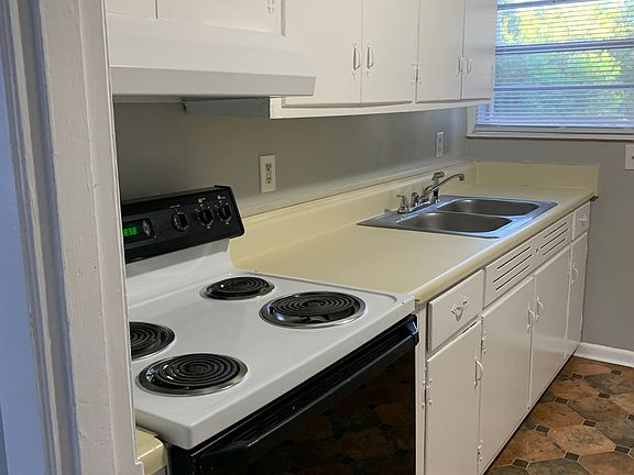 3rd image of 615 Cedarwood Dr #17649244