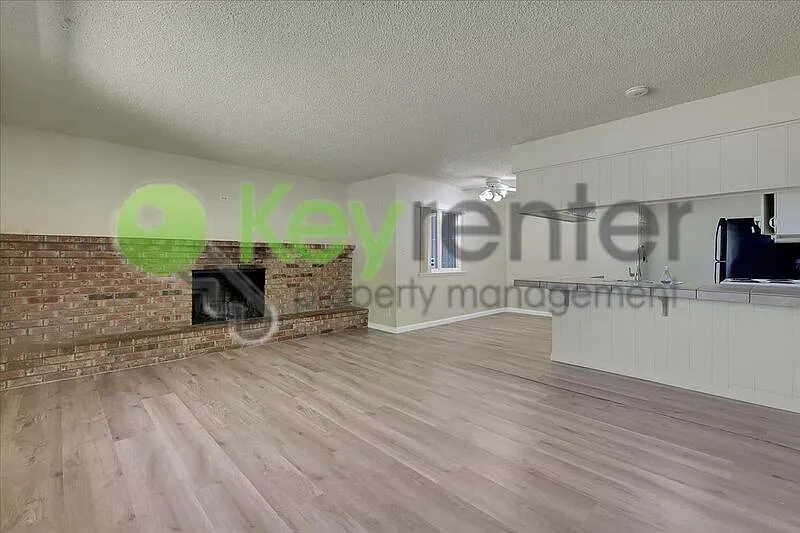 2 bed, 1.0 bath, 903 sqft, $1,600 — Photo 4
