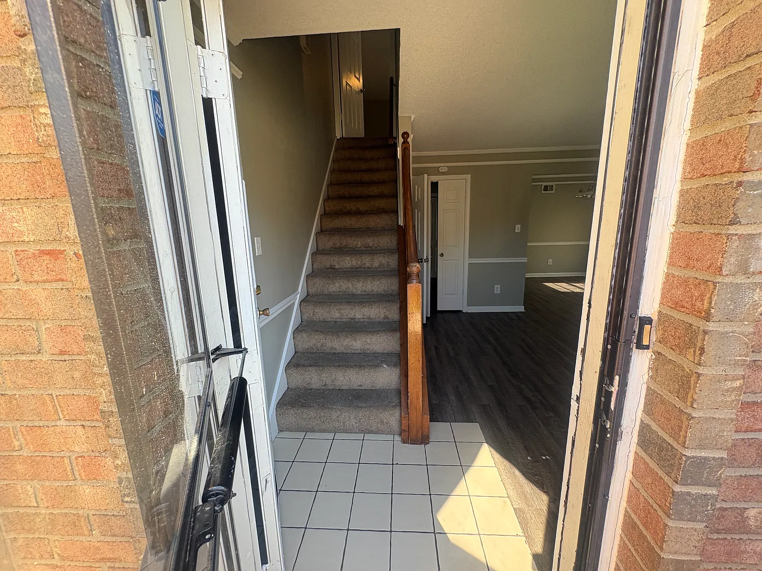 Lovely 2-Bedroom, 2-Bathroom Duplex — Photo 3
