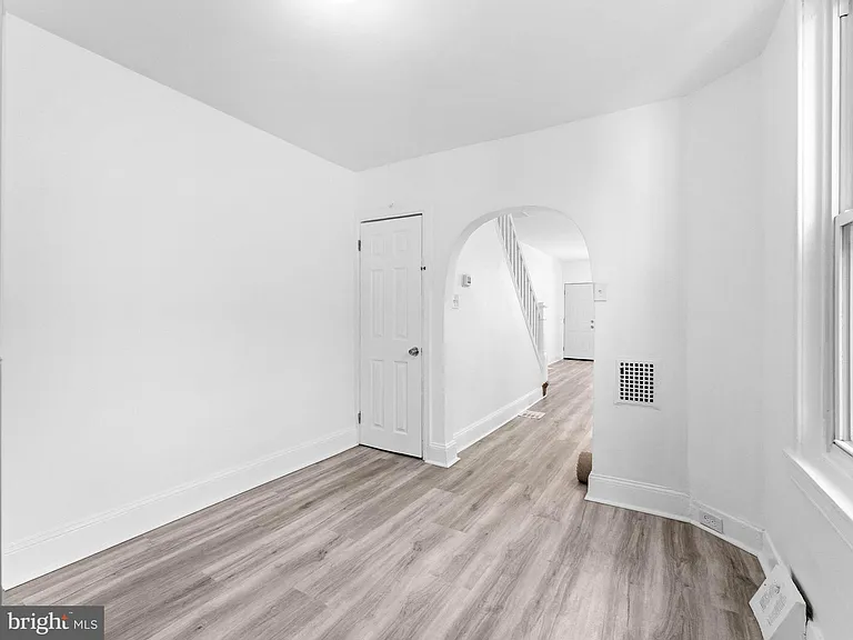 1831 E Clementine St — Photo 9