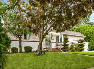 43 New Hampshire Ave, Massapequa, NY