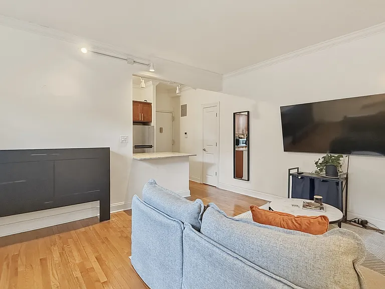 4489 Broadway #2D — Photo 6