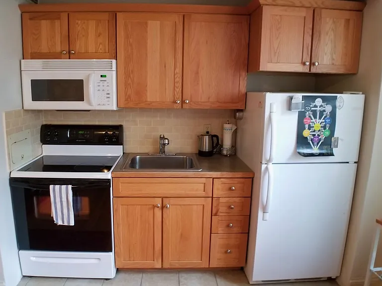 Mayflower Apartments — Photo 18