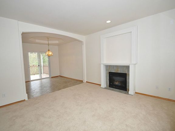 3rd image of 3217 Lake Dr