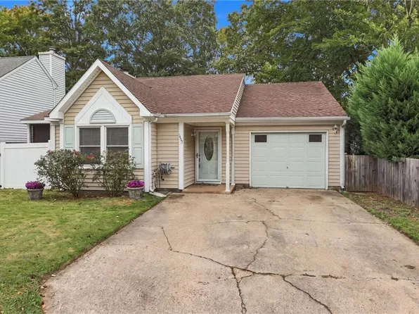 1453 Debbs Ln, Chesapeake, VA 23320