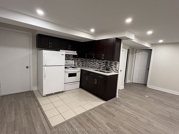 3rd image of 42 Butterfield Cres #A