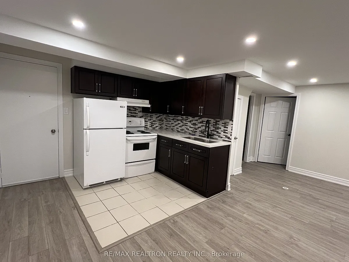 Building Photo - 42 Butterfield Cres #LOWER A