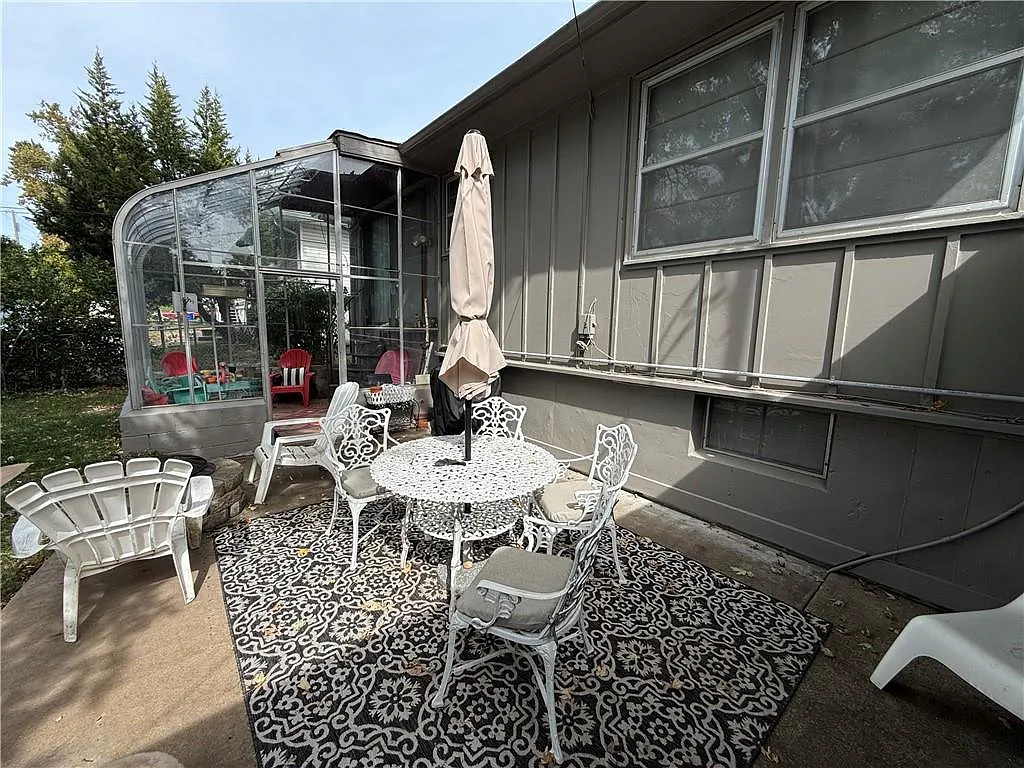 2 bed, 1150 sqft, $1,800 — Photo 2