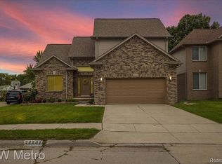 22231 Violet St, Saint clair shores, MI