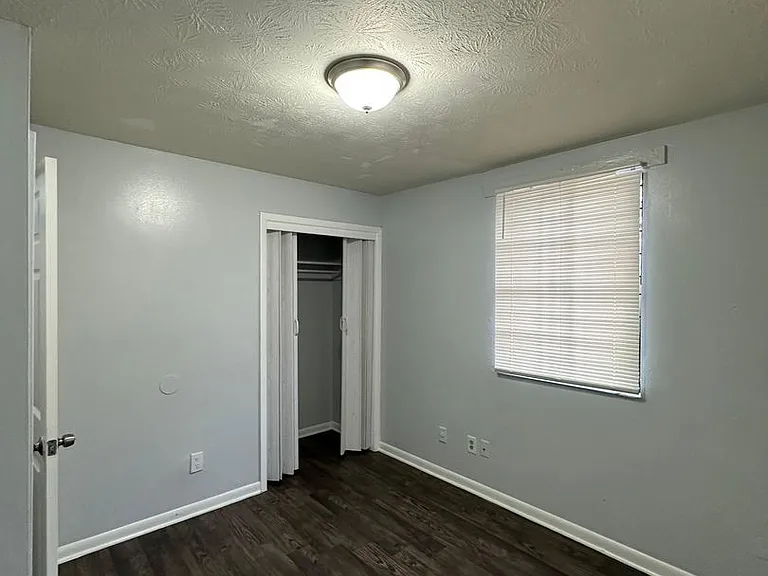 1625 W 26th St — Photo 30