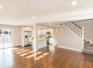 26 Walnut St, Lake Grove, NY 11755