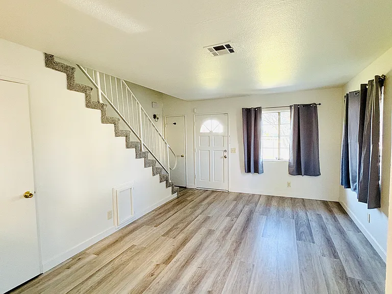 1250 W Linden St #1 — Photo 2
