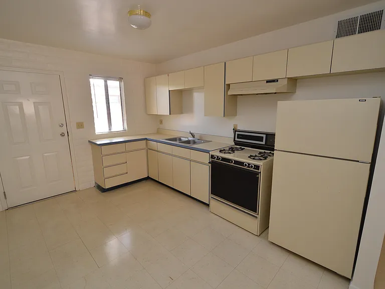 4115 E North St #6 — Photo 3