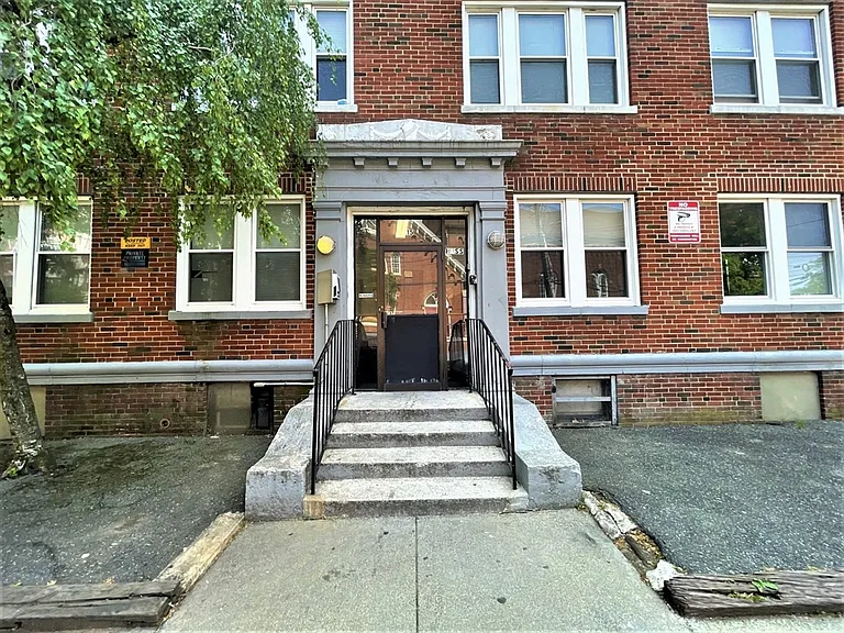 15 Huss Ct #304 — Photo 7