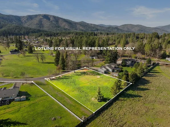 527 E Forks Cir, Cave Junction, OR 97523